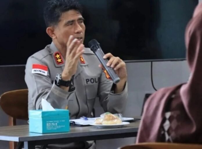 Kapolda Aceh Gandeng Influencer Muda dalam Diskusi Santai di Warung Kopi