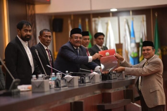 DPRA Aceh Ungkap 24 Rekomendasi Kritis atas Laporan Gubernur 2025: Fokus pada Ekonomi, Keuangan dan Pemerintahan DPRA Aceh Ungkap 24 Rekomendasi Kritis atas Laporan Gubernur 2025: Fokus pada Ekonomi, Keuangan dan Pemerintahan