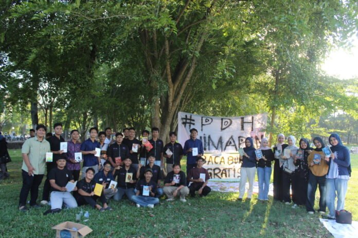 Pojok Dialektika HIMAPAN Hadirkan Ruang Literasi dan Diskusi Terbuka di Lapangan Tugu USK