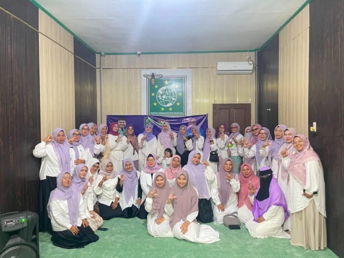 A group of elegant Indonesian women, dressed in traditional or modest attire, are posing for a group photo inside a well-lit office or meeting room. Some are wearing hijabs. They are smiling and looking at the camera. A banner or logo for 'Perempuan Bangsa' or 'PKB' might be subtly visible in the background, along with a meeting table and chairs. The atmosphere is professional yet friendly, symbolizing unity and purpose. A group of elegant Indonesian women, dressed in traditional or modest attire, are posing for a group photo inside a well-lit office or meeting room. Some are wearing hijabs. They are smiling and looking at the camera. A banner or logo for 'Perempuan Bangsa' or 'PKB' might be subtly visible in the background, along with a meeting table and chairs. The atmosphere is professional yet friendly, symbolizing unity and purpose.