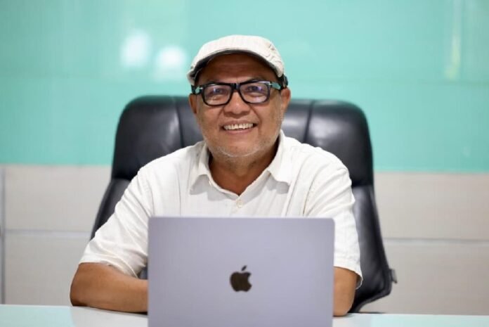 Juru bicara (Jubir) terlihat tersenyum saat menegaskan kepemimpinan Mualem-Dek Fadh berjalan baik dan sesuai aturan. (Foto: Istimewa) Juru bicara (Jubir) terlihat tersenyum saat menegaskan kepemimpinan Mualem-Dek Fadh berjalan baik dan sesuai aturan. (Foto: Istimewa)
