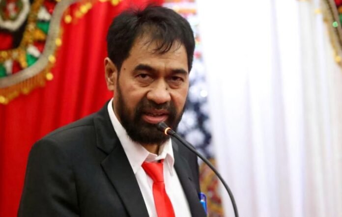 Mualem Muzakir Manaf memberikan keterangan pers terkait dicopotnya M. Nasir Syamaun dari jabatan Sekda Aceh. (Foto: Istimewa) Mualem Muzakir Manaf memberikan keterangan pers terkait dicopotnya M. Nasir Syamaun dari jabatan Sekda Aceh. (Foto: Istimewa)