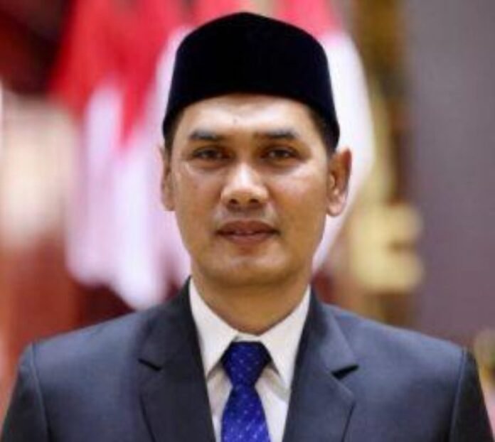 M. Nasir Syamaun, sosok yang dilantik sebagai Kepala Dinas Perpustakaan Aceh oleh Wagub Aceh. (Foto: Dok. Humas Pemerintah Aceh) M. Nasir Syamaun, sosok yang dilantik sebagai Kepala Dinas Perpustakaan Aceh oleh Wagub Aceh. (Foto: Dok. Humas Pemerintah Aceh)